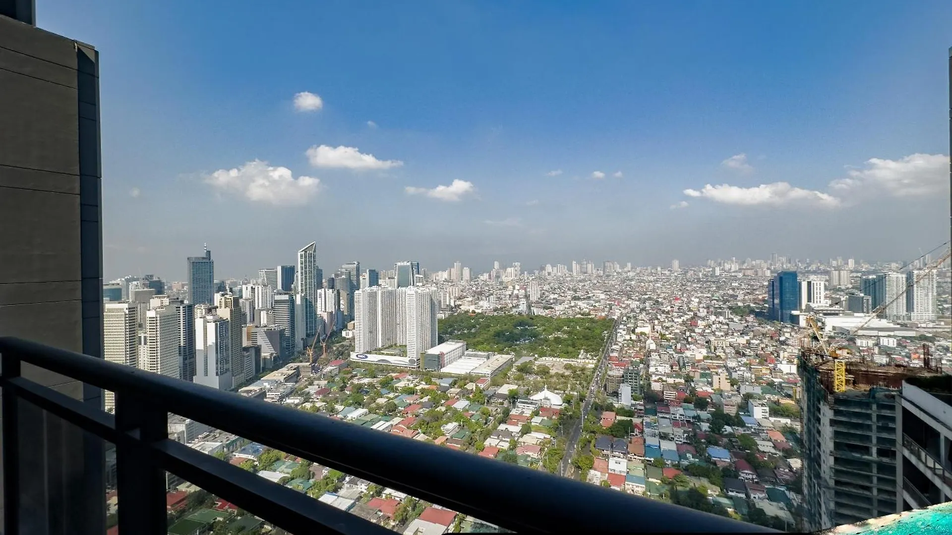Gramercy Residences 1 Bed City View With Balcony 马卡蒂