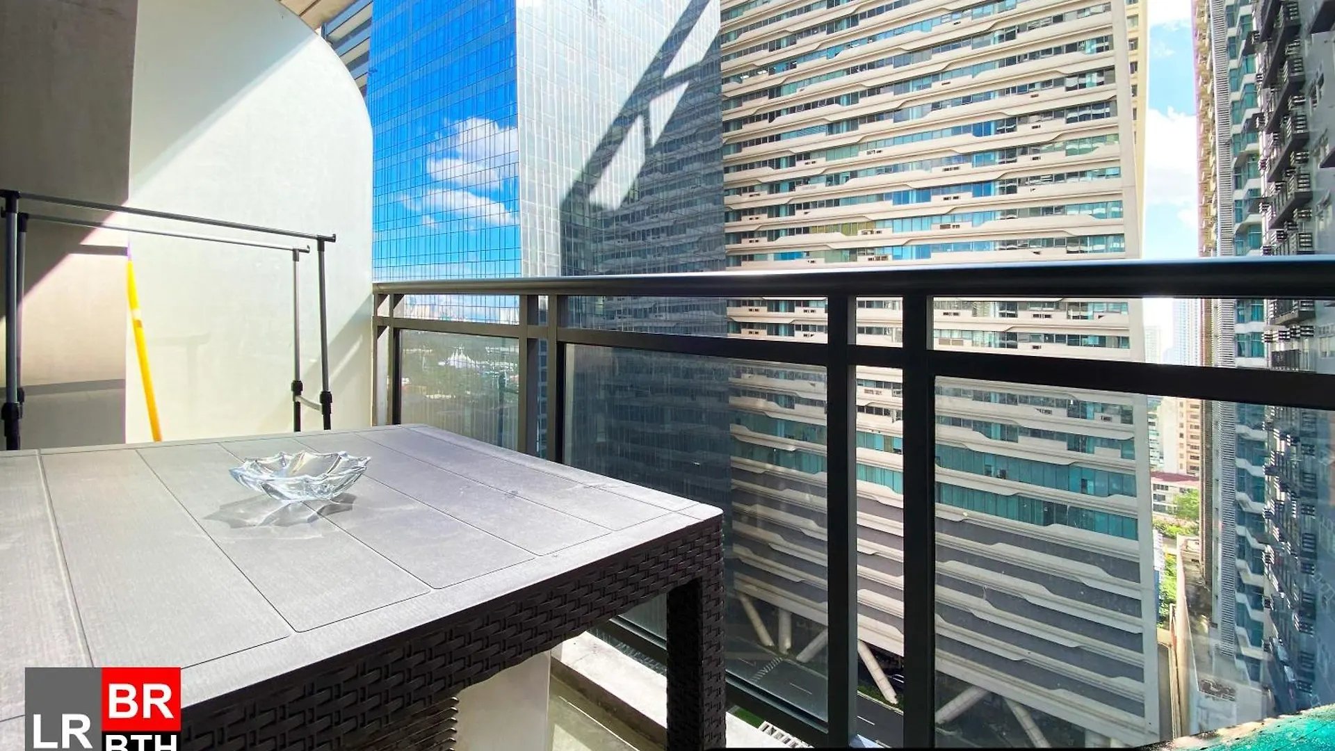 公寓式酒店 Gramercy Residences 1 Bed City View With Balcony 马卡蒂