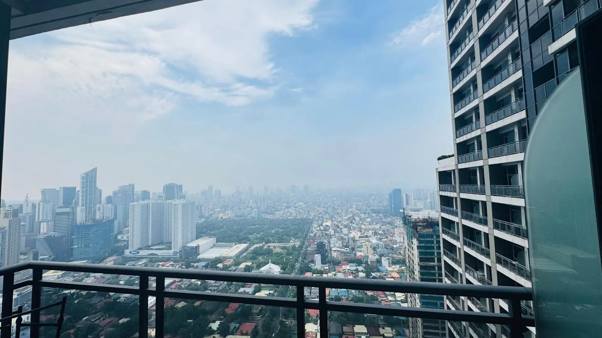 Gramercy Residences 1 Bed City View With Balcony 马卡蒂 3*,  菲律宾
